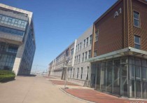 沧州黄骅铭泰装备制造园位于渤海新区振兴路以南，规划路二以东全新带院可进大车带20吨行车标准厂房单层厂厂房出租